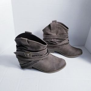 NOT RATED LOWER CUT WESTERN STYLE COWBOY BROWN BOOTS SIZE 6.5